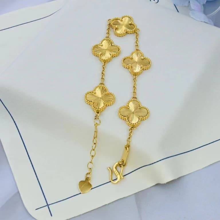 ゴールドアクセサリー 蝶モチーフ繊細チェーンブレスレット