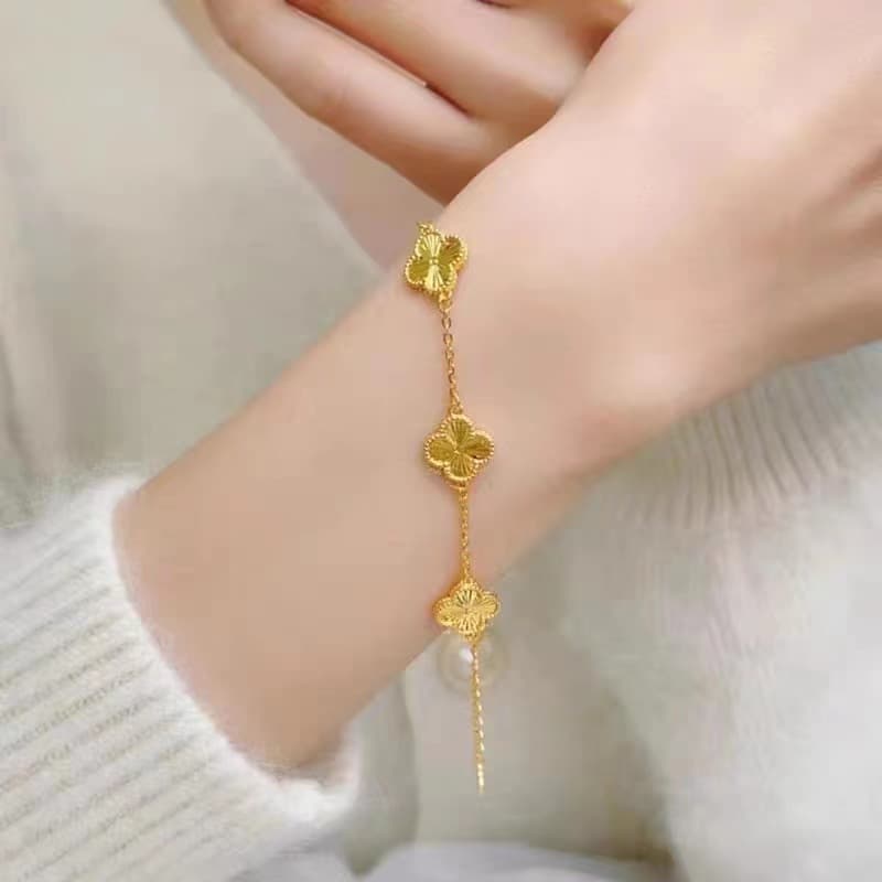 ゴールドアクセサリー 蝶モチーフ繊細チェーンブレスレット