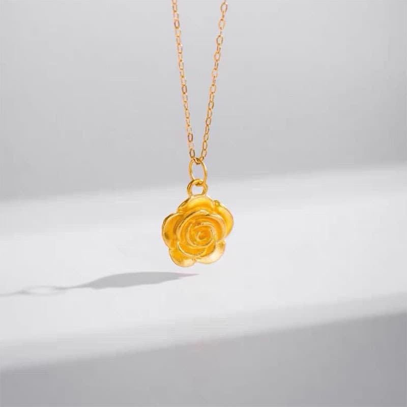 ゴールドアクセサリー 可憐な薔薇モチーフネックレス