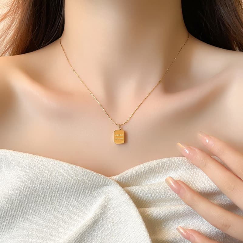 ゴールドアクセサリー 華奢なバータグネックレス