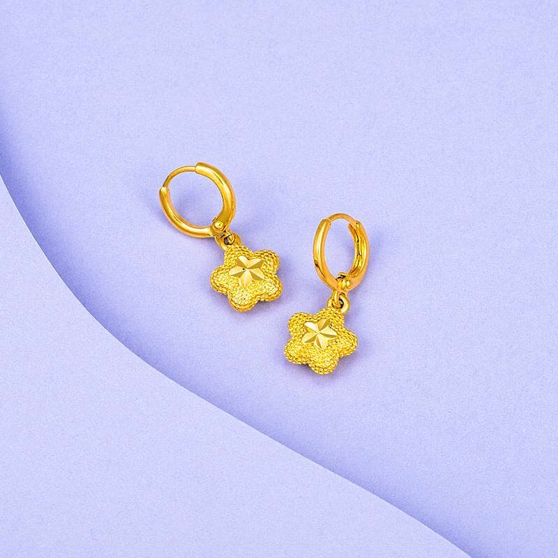 ゴールドアクセサリー 揺れるお星様 小ぶりフープピアス